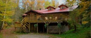 The beautiful Algonquin Eco Lodge located at the South Gate of Algonquin Provincinal Park